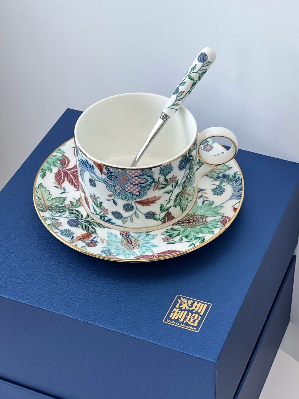 Flourishing Splendor Yongfengyuan Cup & Saucer Gift Box &ndash; Gold Rim Bone China Set for CNY, Deepavali & Christmas Gifting 