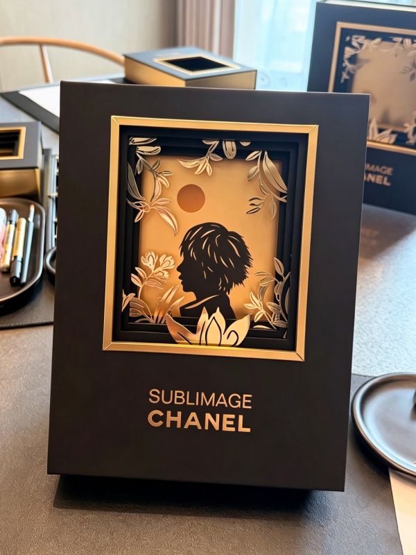 Eco Corporate Gift Ideas for Client &ndash; DIY Shadow Light Box with Metal Floral Accents