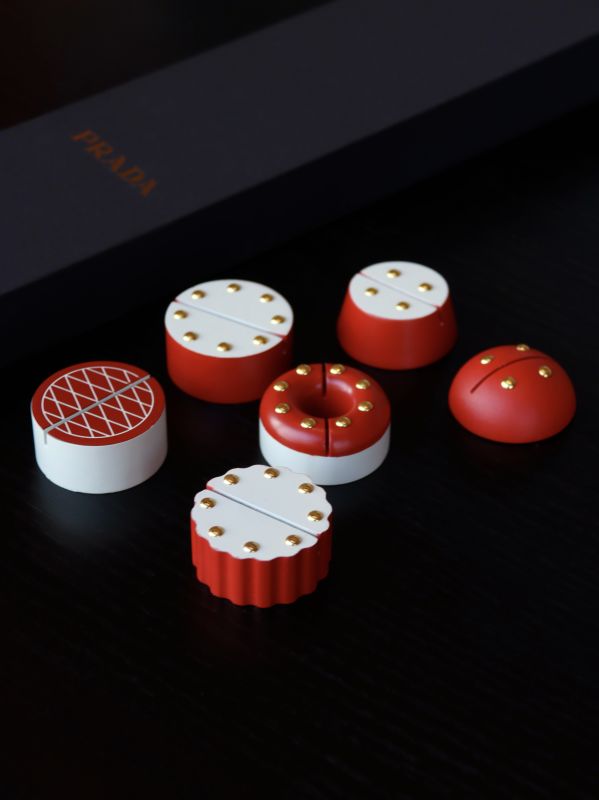  PRADA Doughnut Note Holder Gift Box &ndash; Where Luxury Meets Playful Desk Elegance