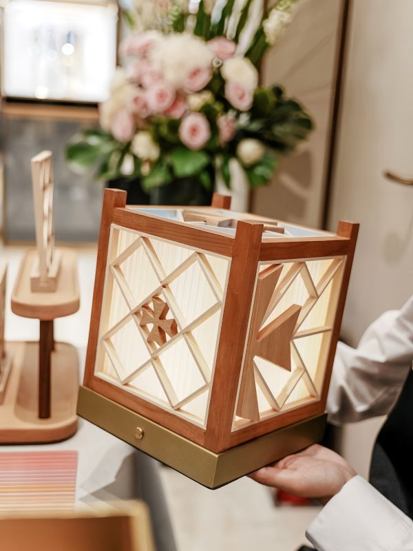 Custom Logo Corporate Gift Fast Delivery &ndash; Vacheron Constantin Style Lantern Gift Box for ASEAN Companies