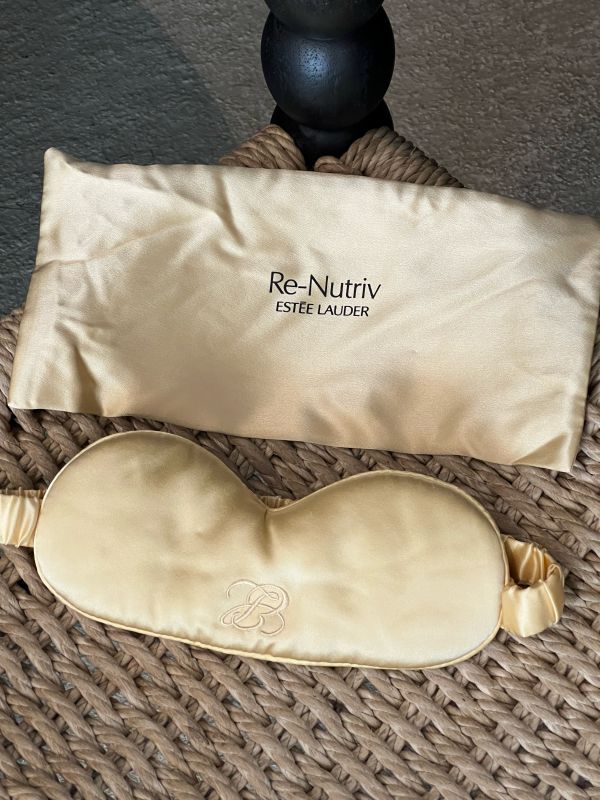 Est&eacute;e Lauder Silk Eye Mask Custom Gift Box &ndash; Where Gentle Luxury Meets Restful Nights