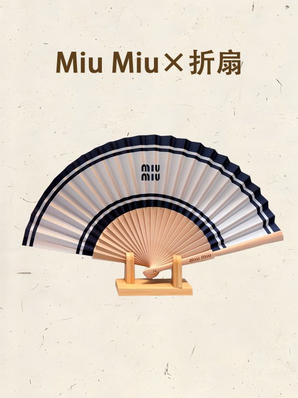 Round Fan and Palm Fan Collection &ndash; Prada, Dior, Maison Margiela, Loewe