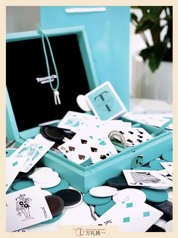 Classic Blue Poker Set &ndash; Travel Trunk Design &ndash; Luxury Corporate Gift