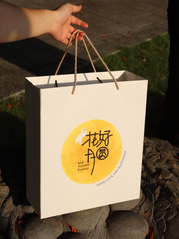  &ldquo;Blooming Moon&rdquo; Mid-Autumn Gift Box &ndash; Elegant Round Hamper with 8 Mooncakes