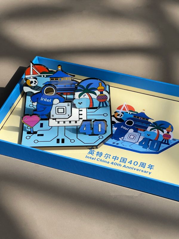Festive Tech Pin Gift Box