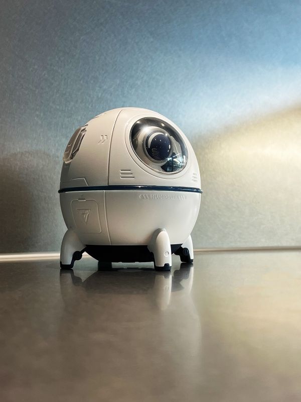 Space Capsule Humidifier &ndash; Sci-Fi Desk Gadget with Astronaut Figurine