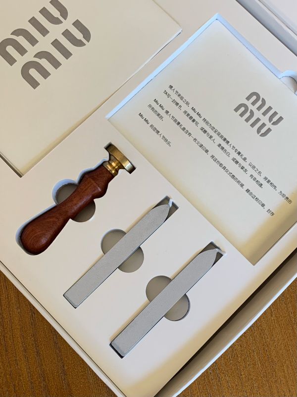  Luxury Wedding Planner Delights VIPs with Custom Wax Seal Sets for Bespoke Weddings & Brand Collaboration