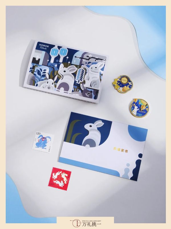 Tech-Style Travel Hamper &ndash; ESG-Friendly Reusable Gift for Corporate Events