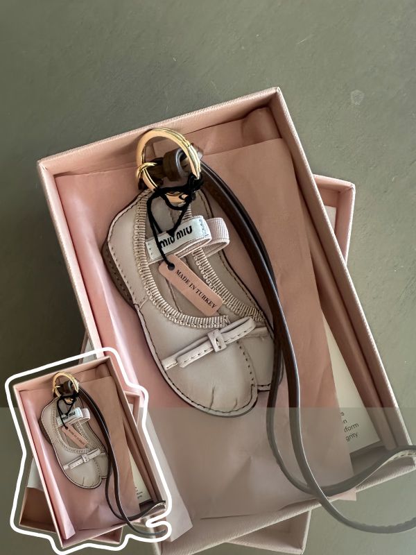 Branded Charm Strategy &ndash; Custom Corporate Gifts with Luxury DNA