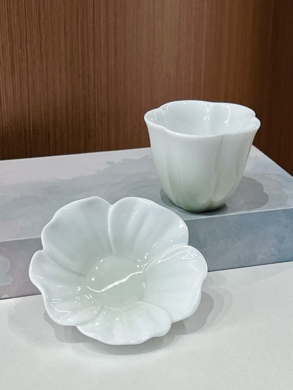   Custom Porcelain Rose Tea Set for Mid-Autumn Gala &ndash; Corporate Gift Supplier Singapore