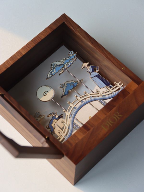 Custom Logo Shadow Lantern &ndash; Engraved Frame, Branded Silhouette