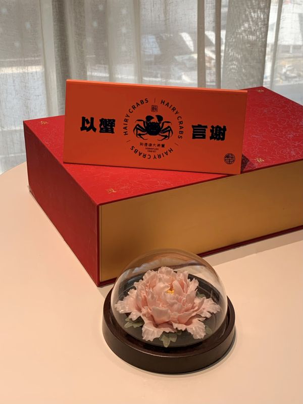 Custom Peony Porcelain Flower & Crab Voucher Gift Set Bulk Order
