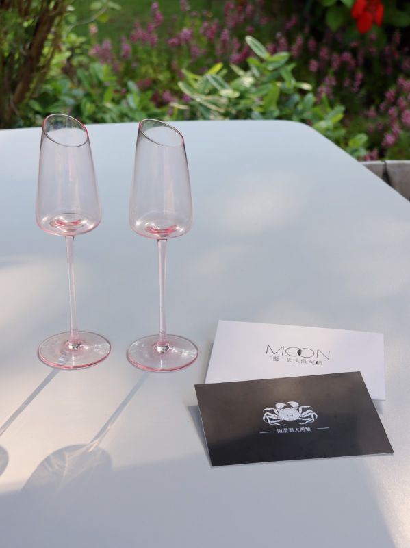 Custom Flamingo Champagne Flute Gift Set with Crab Voucher for Singapore Annual Dinner &ndash; Bulk Order 350pcs