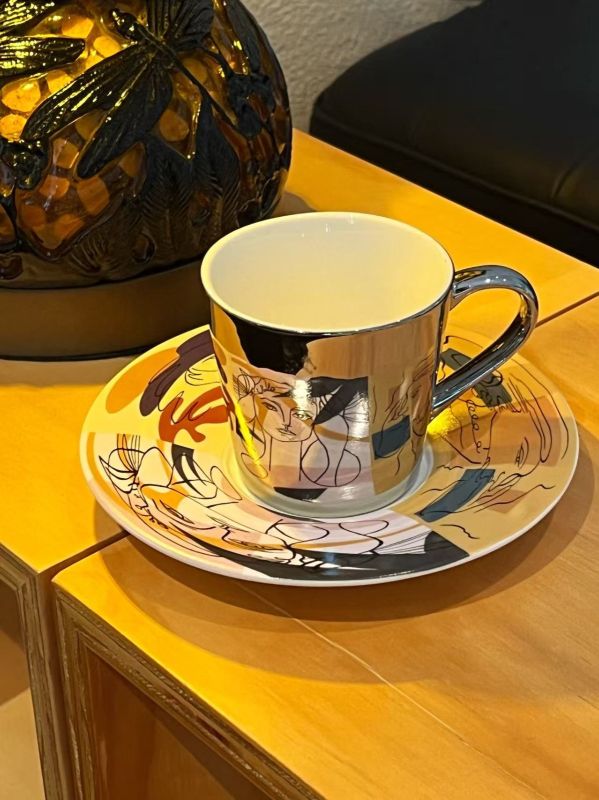  How a Singapore Contemporary Art Gallery Enhanced Patron Engagement with Custom Mirror Finish Cup Sets