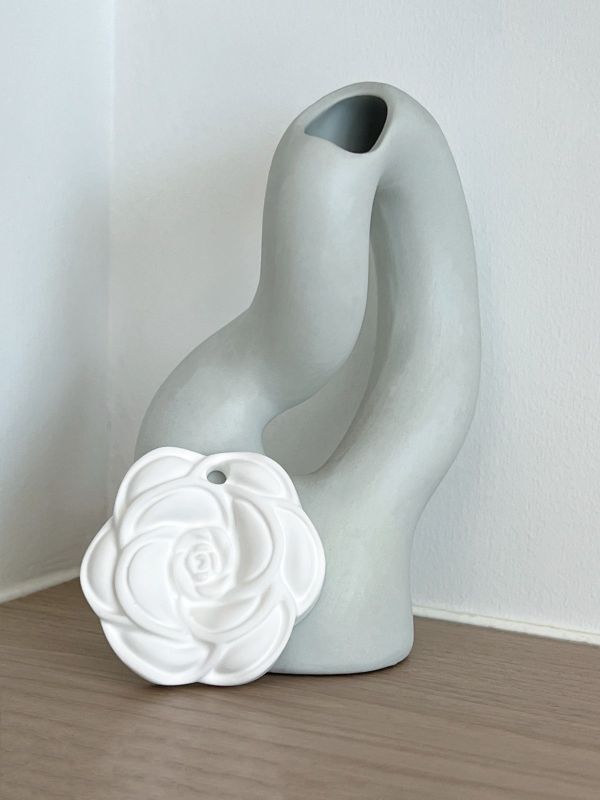 Pure White Gypsum Camellia Hanger