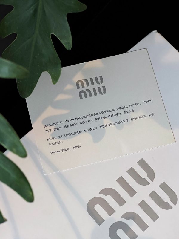  How a Singapore Luxury Retailer Delighted VIPs with Custom Wax Seal Gift Sets