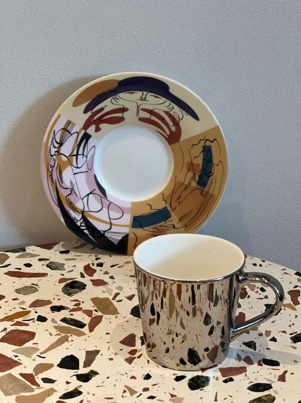 Liquid Light Porcelain Set