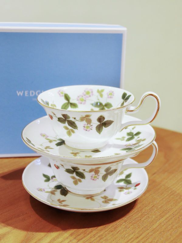 Bulk Custom Wild Strawberry Bone China Cup Sets