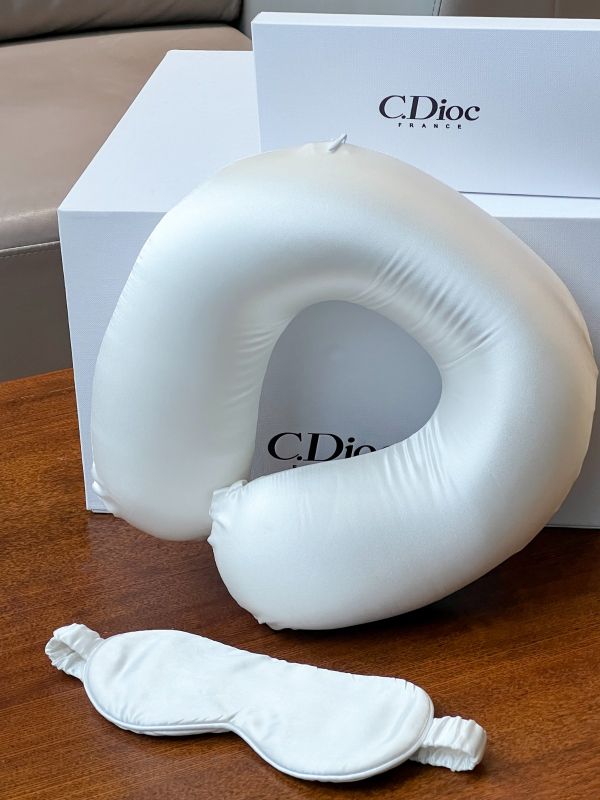  Silk Travel Comfort Set for Luxury Airline's First-Class Amenity Kit &ndash; Custom Logo & Bulk Delivery Across Singapore, Malaysia, Thailand