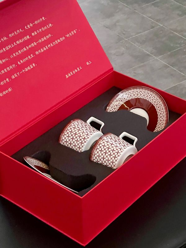  Gilded Red Coffee Cup Gift Set for Luxury Hotel's New Year VIP Welcome &ndash; Custom Gold Stamping & Bulk Delivery Across Singapore, Malaysia, Thailand