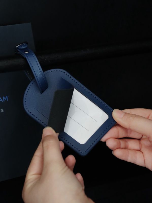  How a Singapore Bank Used Leather Luggage Tags as Client Gifts & Annual Dinner Souvenirs