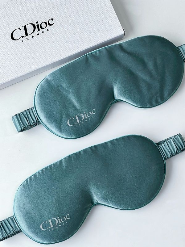  How a Singapore Tech Company Used Silk Travel Sets as Staff Gifts & Client Souvenirs