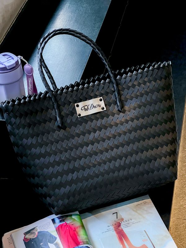 Sourcing Guide Black Tote Bag
