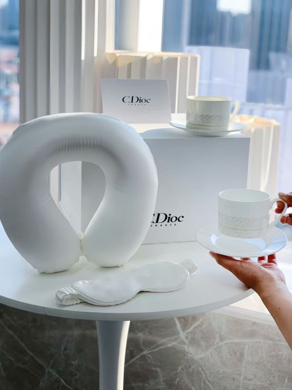 Coffee Cup & Silk Travel Set Gift Box