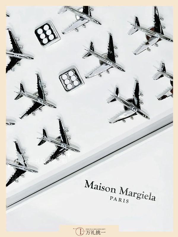  Custom Maison Margiela Style White Gift Sets for Singapore Design Festival &ndash; Minimalist Corporate Gift Case Study