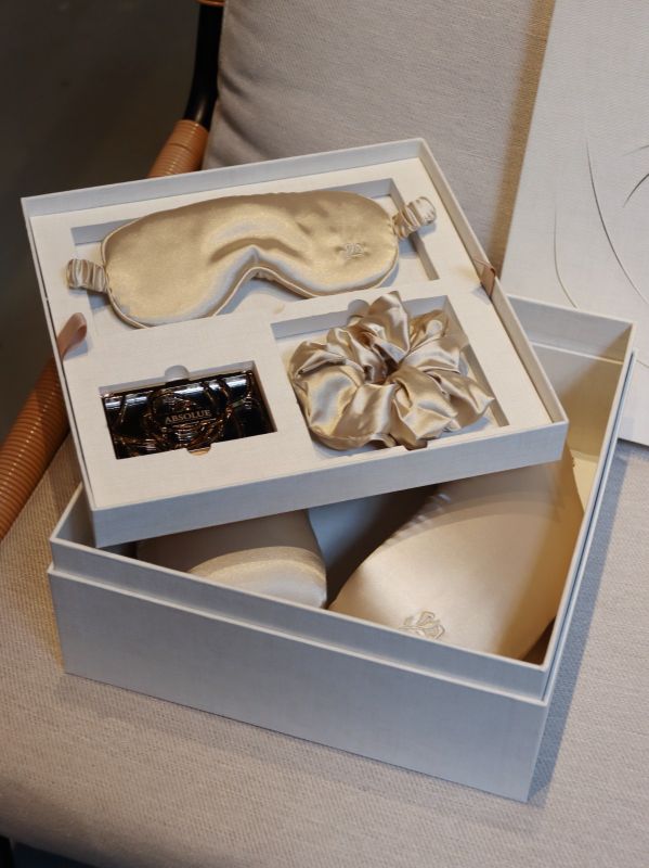 How a Singapore Airline Used Custom Lanc&ocirc;me Silk Travel Sets for First Class VIP Appreciation and Frequent Flyer Rewards