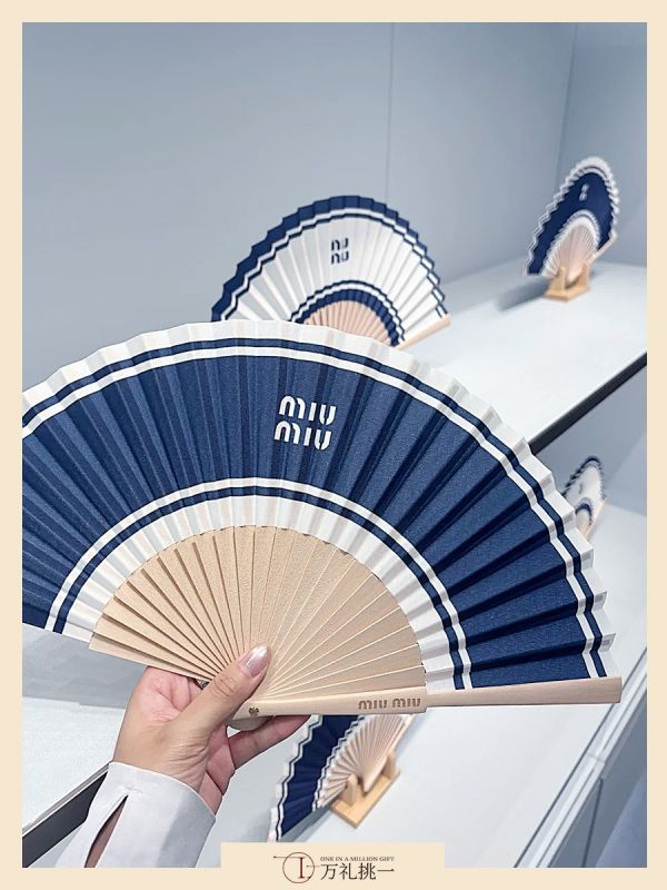 Success Case Oriental Folding Fan - How Businesses in Singapore Malaysia Thailand Used It for Cultural Corporate Gifting