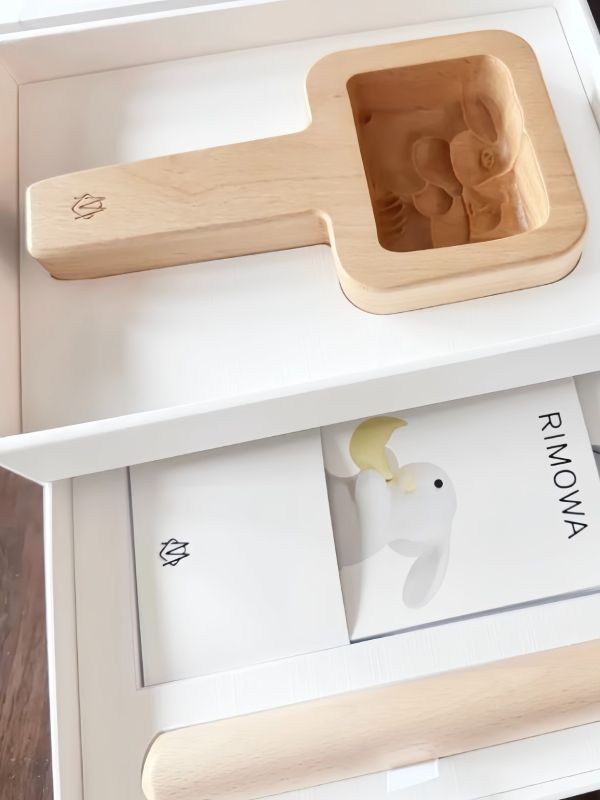 Sustainable RIMOWA Mold Gift