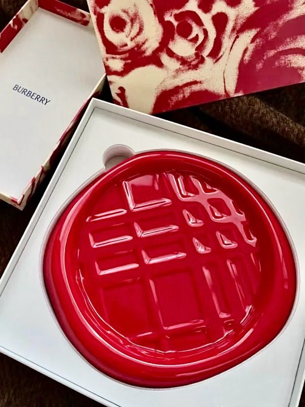  Custom Burberry Porcelain Plates for Singapore Private Bank's VIP Gala &ndash; Heirloom Corporate Gift Case Study