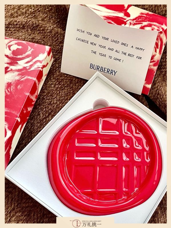  Custom Burberry Red Porcelain Plates for Singapore Luxury Hotel's Mid-Autumn Gala &ndash; Cultural Corporate Gift Case Study