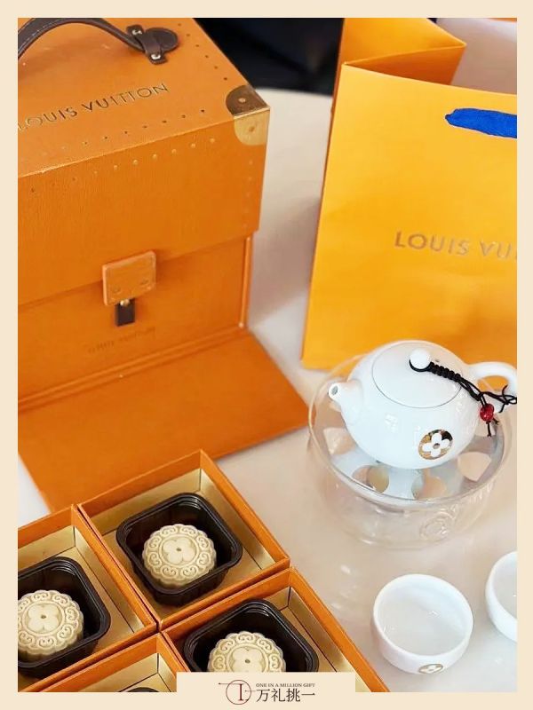LV Monogram Hamper | Premium Corporate Door Gift