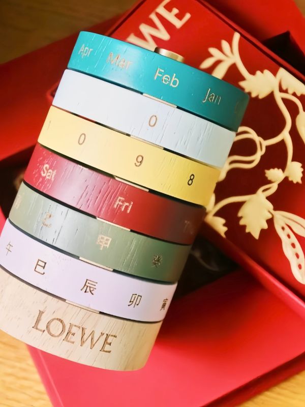 Custom LOEWE Calendar Box | Luxury Corporate GiftLong Title